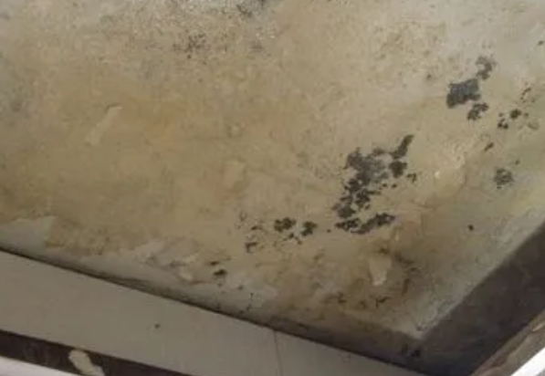 哈巴河阳台漏水维修公司分享下哈巴河卫生间渗水维修需要注意哪些问题。